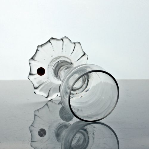 GEORGIAN PLAIN STEM FIRING GLASS WITH AN UNDERSEWN FOOT - ADDITIONAL PHOTO 1