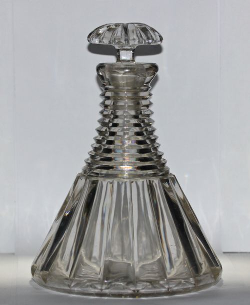 GEORGIAN IRISH PAIR OF PILLARCUT SHIPS DECANTERS - ADDITIONAL PHOTO 1