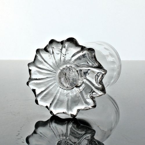 GEORGIAN PLAIN STEM FIRING DRAM GLASS WITH AN OVERSEWN FOOT - ADDITIONAL PHOTO 3