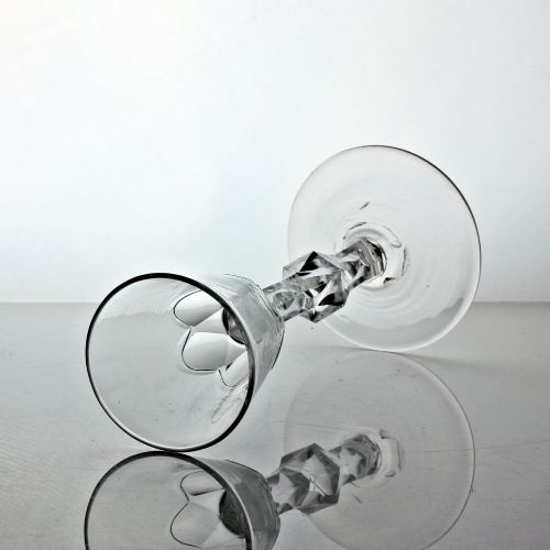 GEORGIAN FACET CUT KNOPPED STEM WINE GLASS - ADDITIONAL PHOTO 1