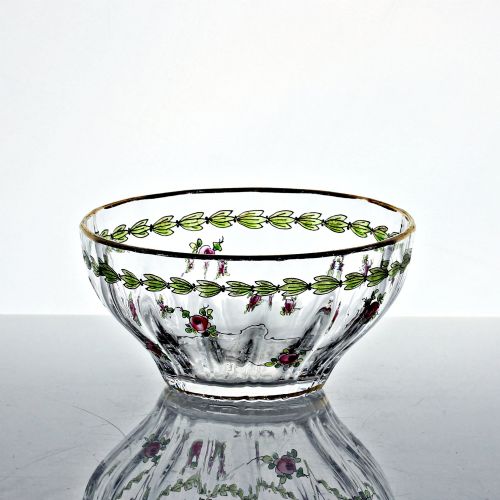 fig 1. A set of four clear glass finger bowls decorated with hand-painted green leaf garlands, pink floral motifs, and gilded rims.