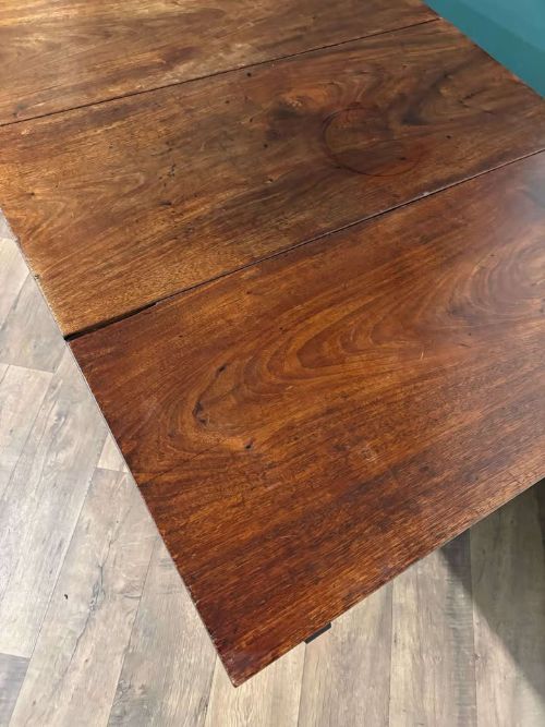 fig 5. A Georgian mahogany drop leaf table with two extended hinged flaps and reeded square legs.