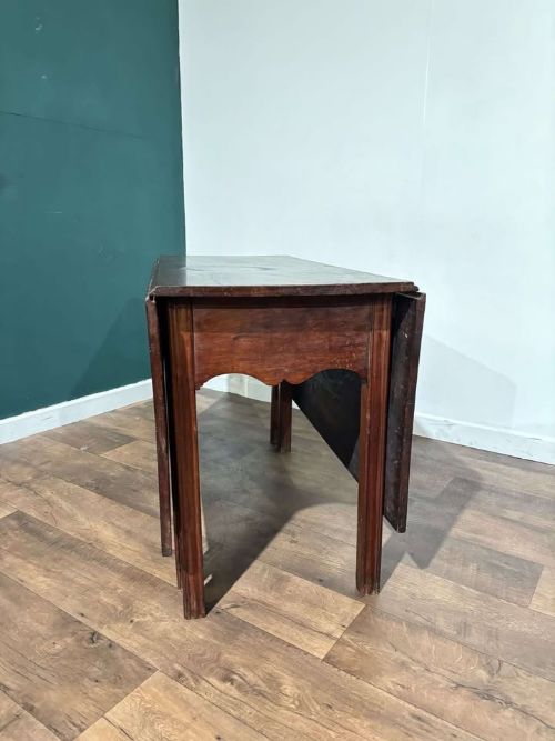 fig 7. A Georgian mahogany drop leaf table with two extended hinged flaps and reeded square legs.