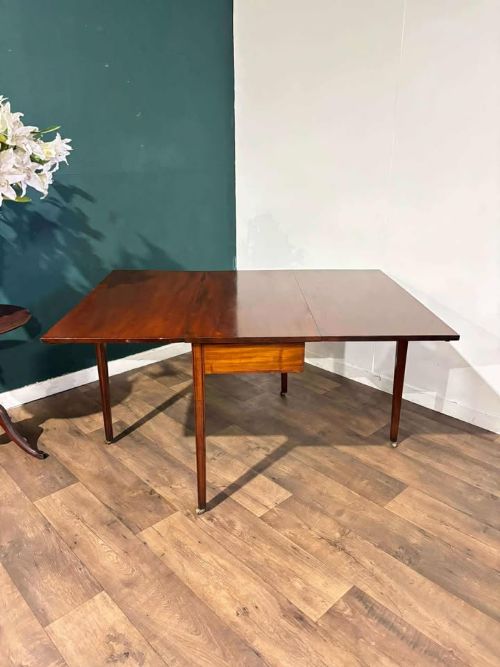 Victorian Drop-Leaf Gateleg Table on Castors
