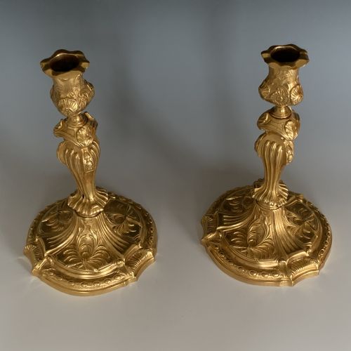ANTIQUE FRENCH LOUIS XV STYLE ORMOLU CANDLESTICKS - ADDITIONAL PHOTO 1