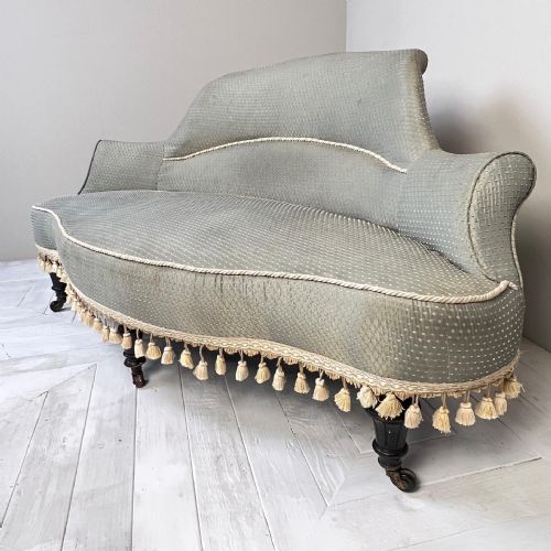 Victorian Serpentine Love Seat Sofa