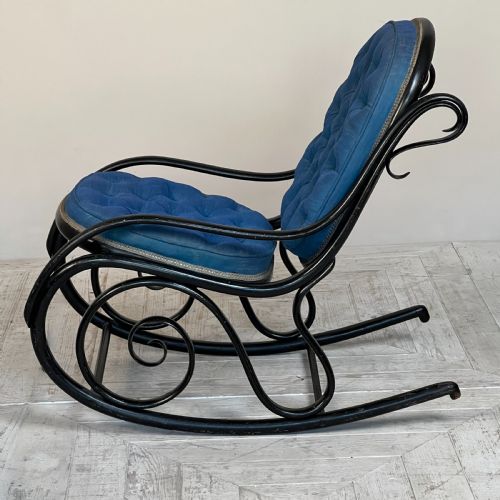A SMALL VICTORIAN EBONISED BENTWOOD ROCKING CHAIR - ADDITIONAL PHOTO 4