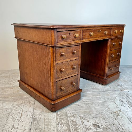 VICTORIAN OAK PEDESTAL DESK BY DEIGHTON DUNTHORNE HOLBORN LONDON - ADDITIONAL PHOTO 4