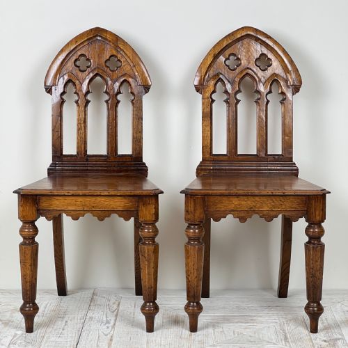 A PAIR OF GOTHIC OAK SIDE OR HALL CHAIRS - ADDITIONAL PHOTO 1