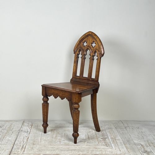 A PAIR OF GOTHIC OAK SIDE OR HALL CHAIRS - ADDITIONAL PHOTO 4