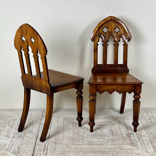 A PAIR OF GOTHIC OAK SIDE OR HALL CHAIRS - ADDITIONAL PHOTO 5