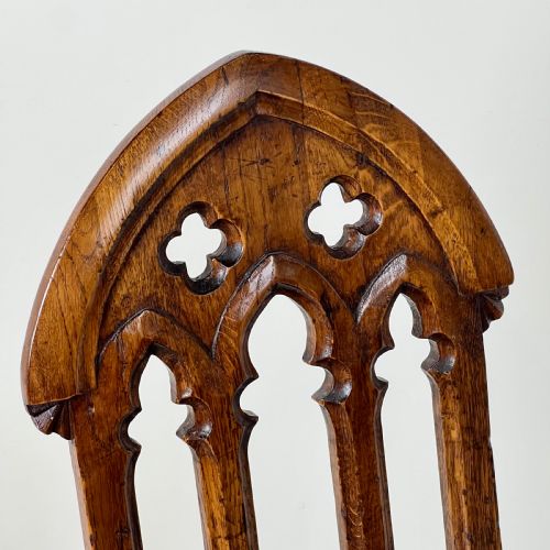 A PAIR OF GOTHIC OAK SIDE OR HALL CHAIRS - ADDITIONAL PHOTO 7