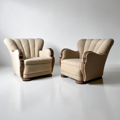 PAIR OF DANISH ART DECO SCALLOP BACK OAK ARMCHAIRS UPHOLSTERED IN ITALIAN WOOL - ADDITIONAL PHOTO 1