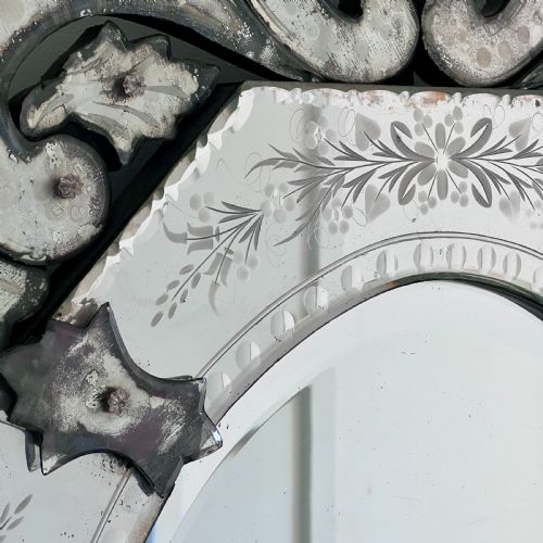 ANTIQUE OCTAGONAL VENETIANSTYLE MIRROR WITH ETCHED FLORAL DECORATION - ADDITIONAL PHOTO 5