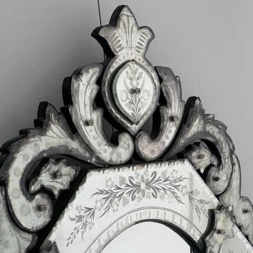 ANTIQUE OCTAGONAL VENETIANSTYLE MIRROR WITH ETCHED FLORAL DECORATION - ADDITIONAL PHOTO 6