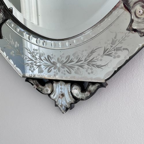ANTIQUE OCTAGONAL VENETIANSTYLE MIRROR WITH ETCHED FLORAL DECORATION - ADDITIONAL PHOTO 8