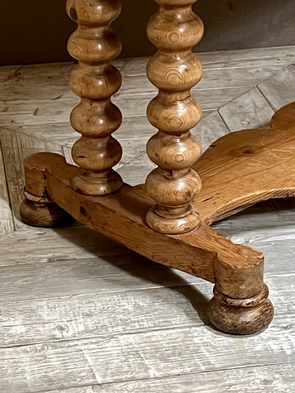 Antique Pine Bobbin Legged Washstand  View VIII