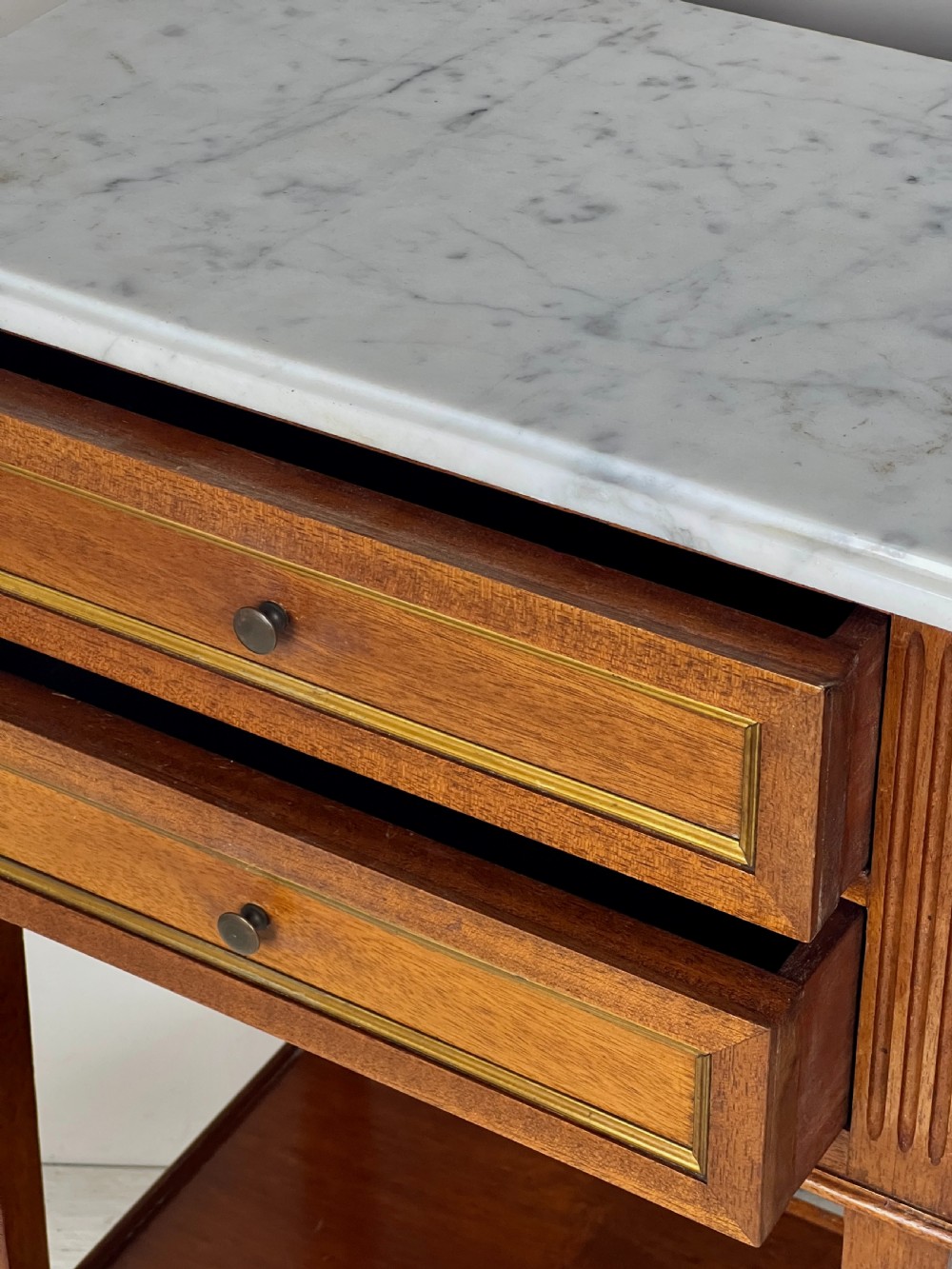 A Pair Of Mahogany And Brass Inlay Marble Topped Bedside Tables View X