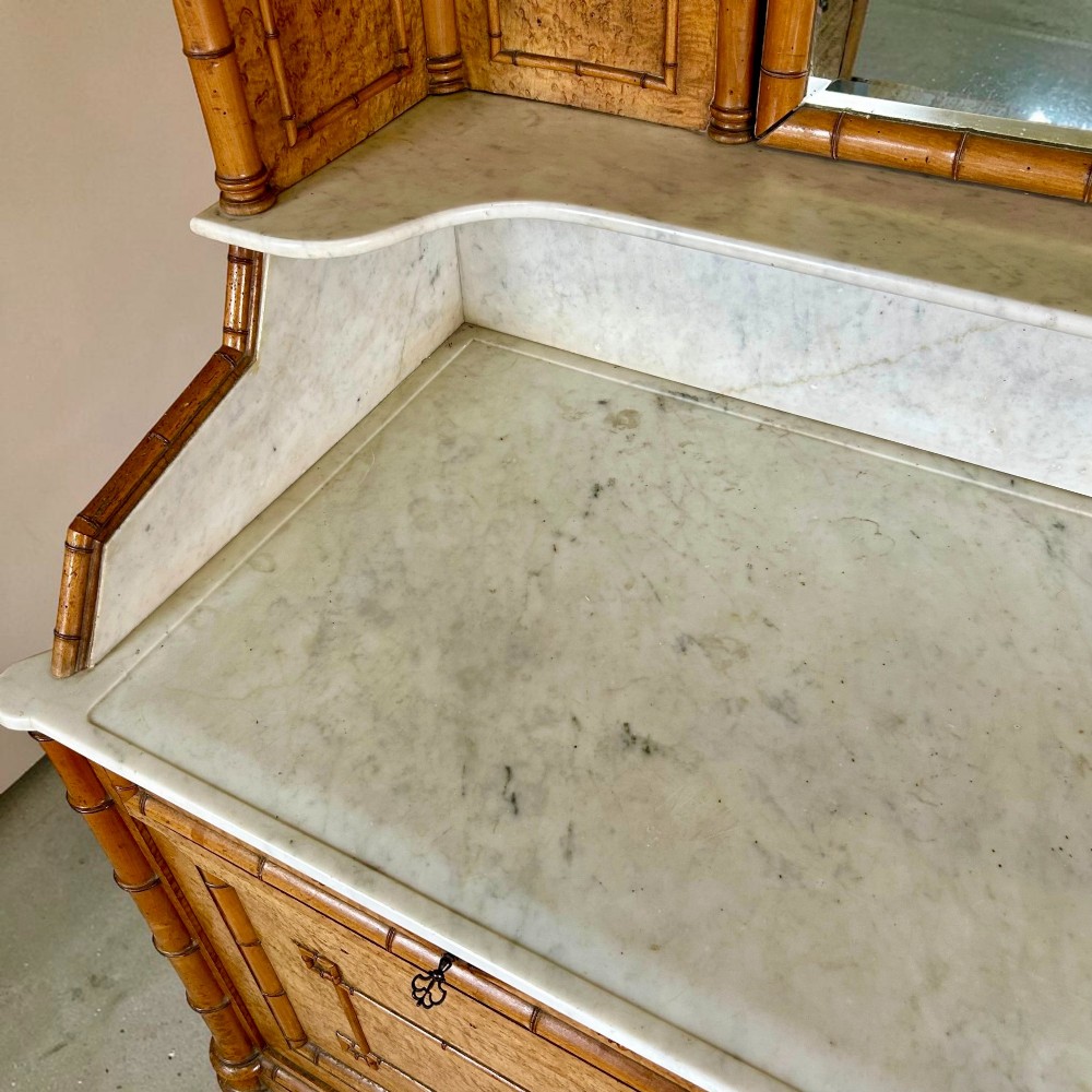 Late 19th-century French faux-bamboo birds-eye maple washstand featuring a central mirror, side shelf tiers, marble splashback and surface, over two drawers and a double cupboard. View VII