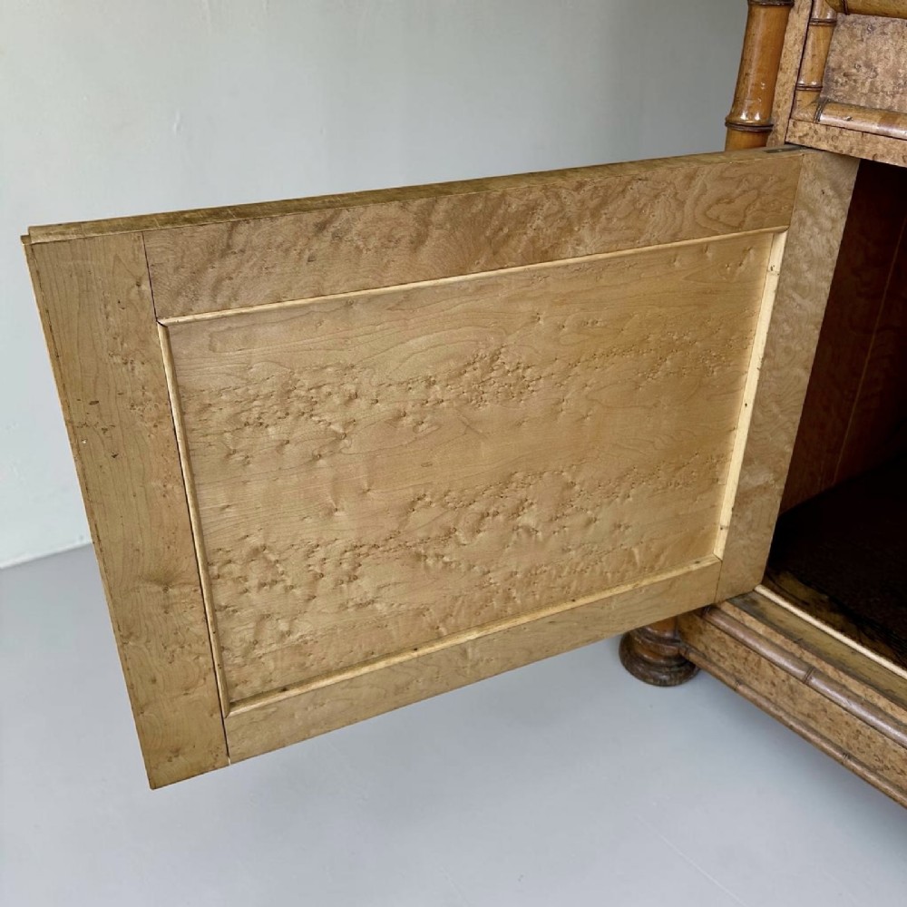 Late 19th-century French faux-bamboo birds-eye maple washstand featuring a central mirror, side shelf tiers, marble splashback and surface, over two drawers and a double cupboard. View VIII