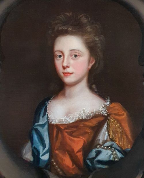 PORTRAIT OF A YOUNG LADY IN RUSSET DRESS WITH BLUE WRAP C1680S CIRCLE OR STUDIO OF MARY BEALE 16321699 OIL ON CANVAS PAINTING - ADDITIONAL PHOTO 3