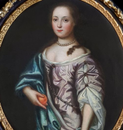 PORTRAIT OF YOUNG LADY HOLDING AN ORANGE C1700 FOLLOWER OF JEANBAPTISTE VAN LOO 16841745 ANTIQUE OIL ON CANVAS PAINTING - ADDITIONAL PHOTO 2