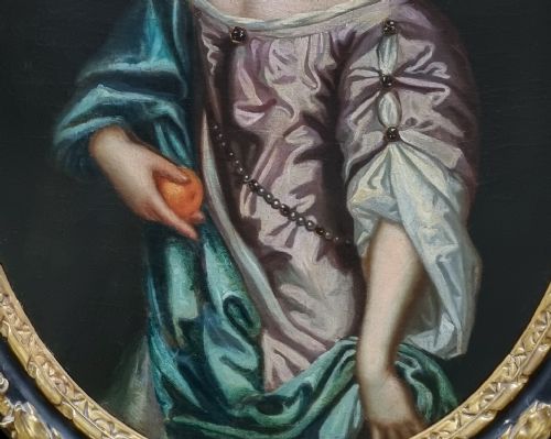 PORTRAIT OF YOUNG LADY HOLDING AN ORANGE C1700 FOLLOWER OF JEANBAPTISTE VAN LOO 16841745 ANTIQUE OIL ON CANVAS PAINTING - ADDITIONAL PHOTO 4