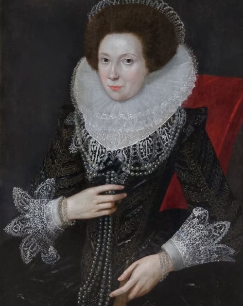PORTRAIT OF A LADY IN AN ELABORATE BLACK COSTUME WITH RUFF AND PEARLS C1615 CIRCLE OF ROBERT PEAKE THE ELDER C15511619 OIL ON PANEL PAINTING - ADDITIONAL PHOTO 2