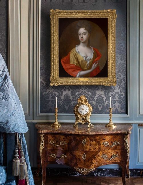 C1698 PORTRAIT OF LADY MARY CAPEL COUNTESS OF ESSEX IN YELLOW SILK DRESS RED MANTLE CIRCLE OF SIR GODFREY KNELLER OIL ON CANVAS PAINTING - ADDITIONAL PHOTO 1