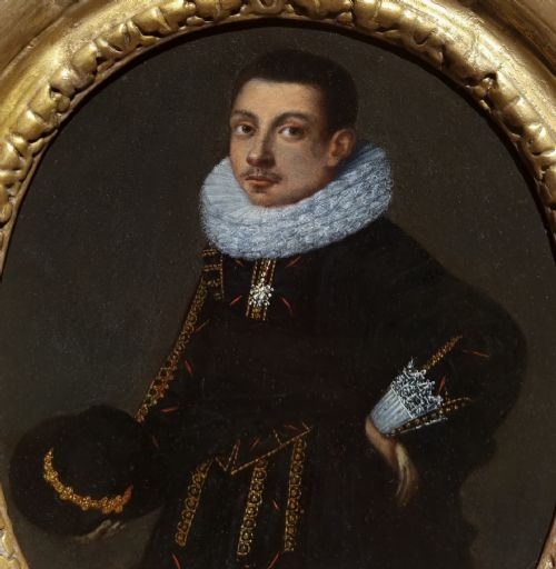 PORTRAIT OF AN ELIZABETHAN GENTLEMAN IN DOUBLET WITH GOLD TRIM C1595 MANNER OF HIERONIMO CUSTODIS DIED C1593 OIL ON COPPER PAINTING - ADDITIONAL PHOTO 2