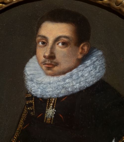 PORTRAIT OF AN ELIZABETHAN GENTLEMAN IN DOUBLET WITH GOLD TRIM C1595 MANNER OF HIERONIMO CUSTODIS DIED C1593 OIL ON COPPER PAINTING - ADDITIONAL PHOTO 3