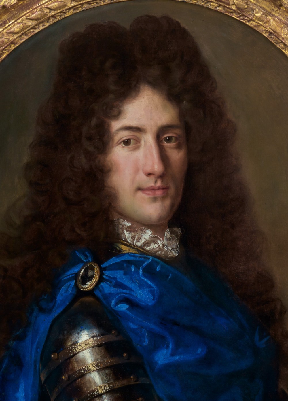 An oval oil painting depicting a gentleman wearing plate armour and an azure blue cloak with a jewelled brooch, set within a carved gold gilt frame. View III