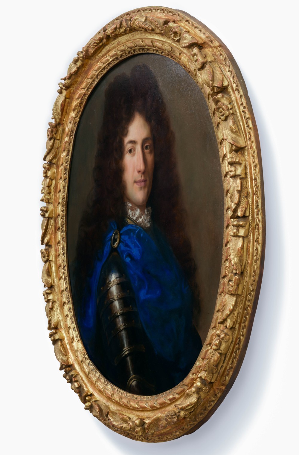 An oval oil painting depicting a gentleman wearing plate armour and an azure blue cloak with a jewelled brooch, set within a carved gold gilt frame. View VI