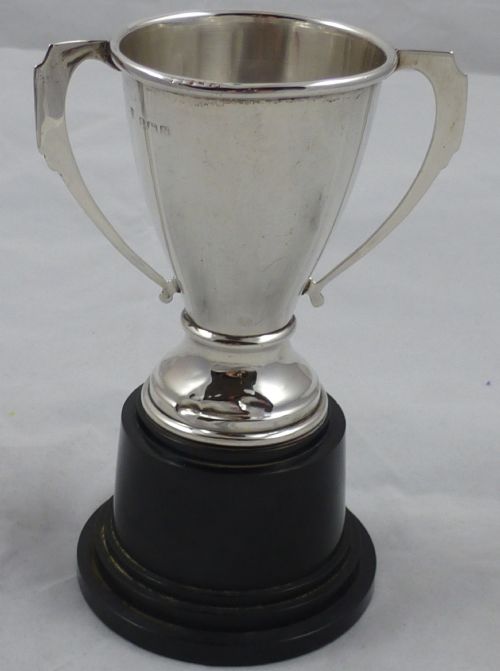 1930'S HALLMARKED STERLING SILVER TROPHY CUP BY WILLIAM NEALE - ADDITIONAL PHOTO 1