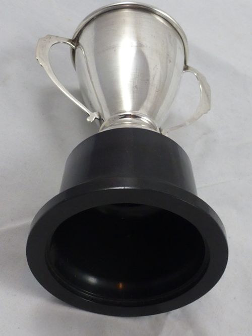 1930'S HALLMARKED STERLING SILVER TROPHY CUP BY WILLIAM NEALE - ADDITIONAL PHOTO 5