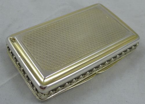 181314 GEORGE III HALLMARKED STERLING SILVER GILT SNUFF BOX BY DANIEL HOCKLEY - ADDITIONAL PHOTO 2