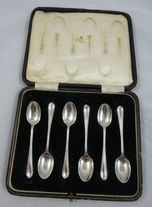 cased set of edwardian hallmarked sterling silver tea or coffee spoons by cooper bros sons - CATEGORY: ANTIQUE SILVER - DATED EDWARDIAN