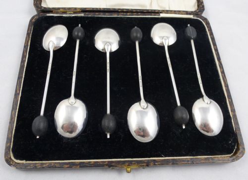 1930'S CASED SET OF SIX HALLMARKED STERLING SILVER COFFEE SPOONS BY WILLIAM SUCKLING LTD - ADDITIONAL PHOTO 3