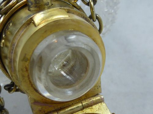 AN EXTREMELY FINE MIDLATE VICTORIAN SILVER GILT AND CUT GLASS PERFUME BOTTLE BY GEORGE BRACE OF LONDON - ADDITIONAL PHOTO 8