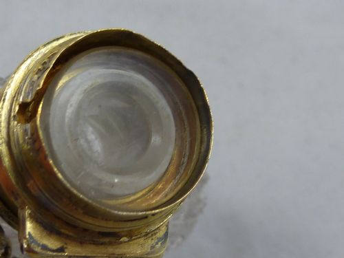 AN EXTREMELY FINE MIDLATE VICTORIAN SILVER GILT AND CUT GLASS PERFUME BOTTLE BY GEORGE BRACE OF LONDON - ADDITIONAL PHOTO 9