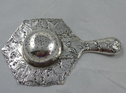 LATE C19THEARLY C20TH GERMAN HANNAU SOLID SILVER TEA STRAINER BY GEBRUDER DINGELDEIN - ADDITIONAL PHOTO 3