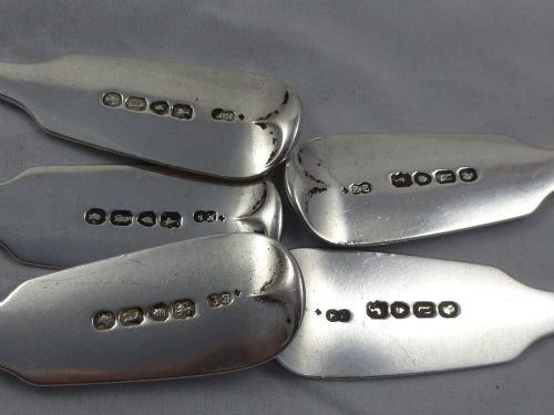 A SET OF FIVE EARLYMID VICTORIAN FIDDLE PATTERN TABLE SPOONS MADE IN 18567 BY ELIZABETH EATON - ADDITIONAL PHOTO 7