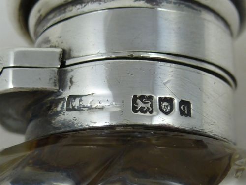 AN EDWARDIAN HALLMARKED STERLING SILVER AND GLASS HIP FLASK BY MOSLEY FLOWERS CO - ADDITIONAL PHOTO 4
