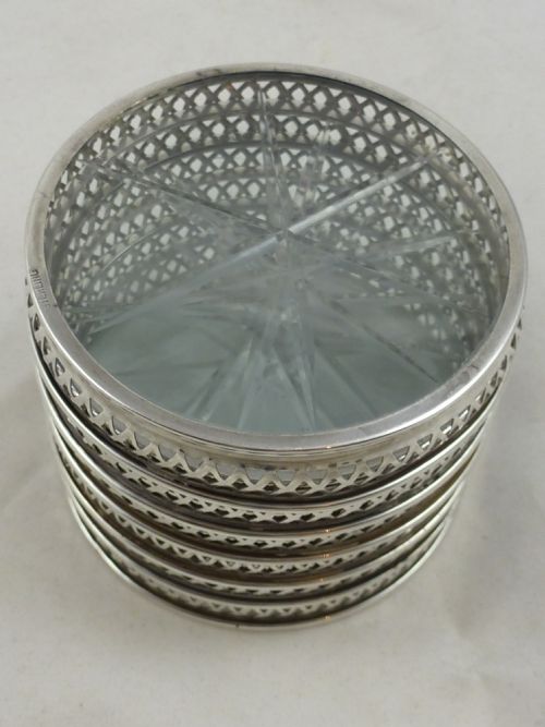 A CANADIAN BIRKS STERLING SILVER AND CUT GLASS COASTER AND STAND SET - ADDITIONAL PHOTO 4