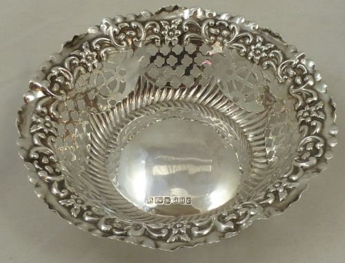 an edwardian hallmarked sterling silver bon bon dish - CATEGORY: ANTIQUE SILVER - DATED EDWARDIAN