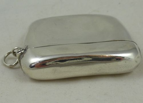 A HALLMARKED STERLING SILVER VESTA CASE - ADDITIONAL PHOTO 3