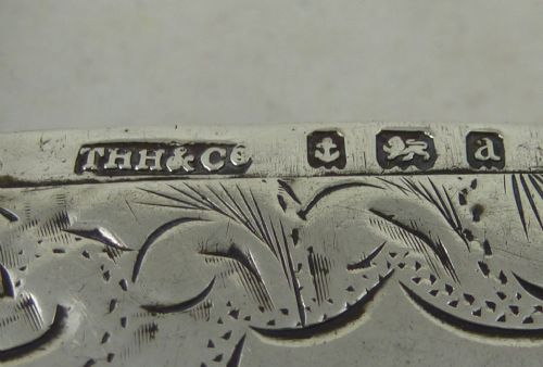 A VICTORIAN HALLMARKED STERLING SILVER VESTA CASE - ADDITIONAL PHOTO 4