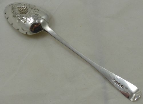 A NEAR PAIR OF EARLY C19TH HALLMARKED SILVER BERRY SPOONS - ADDITIONAL PHOTO 9