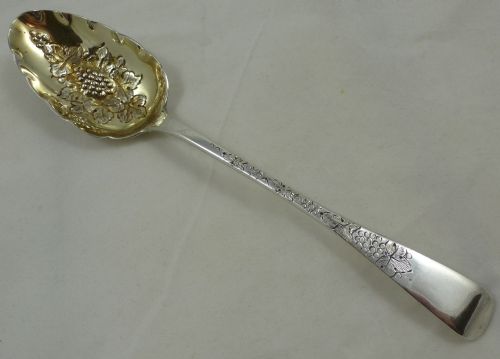 A NEAR PAIR OF EARLY C19TH HALLMARKED SILVER BERRY SPOONS - ADDITIONAL PHOTO 12
