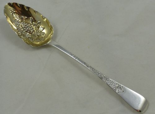 A NEAR PAIR OF EARLY C19TH HALLMARKED SILVER BERRY SPOONS - ADDITIONAL PHOTO 6